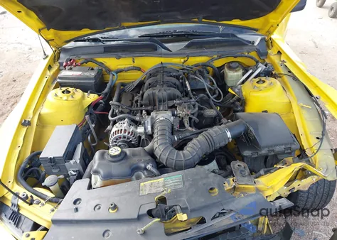 2006 Ford Mustang V6 z USA, uszkodzony, nr VIN 1ZVFT80N265123089